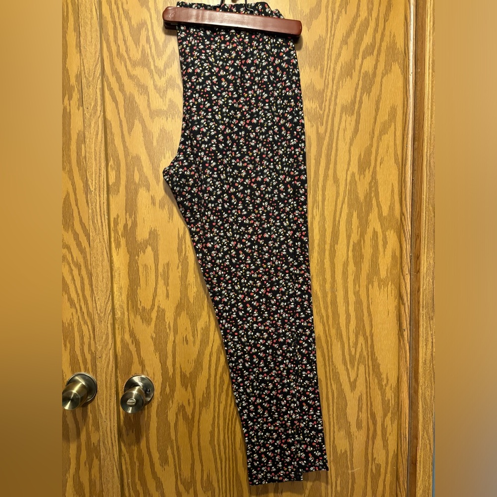 Torrid leggings.  Size 2 only wore a few times.